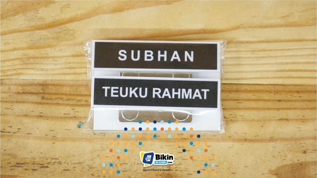 perbedaan name tag dan id card contoh name tag