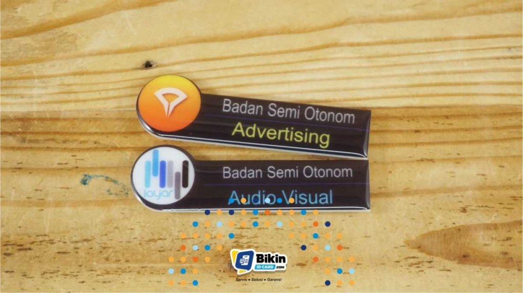name tag kantor contoh